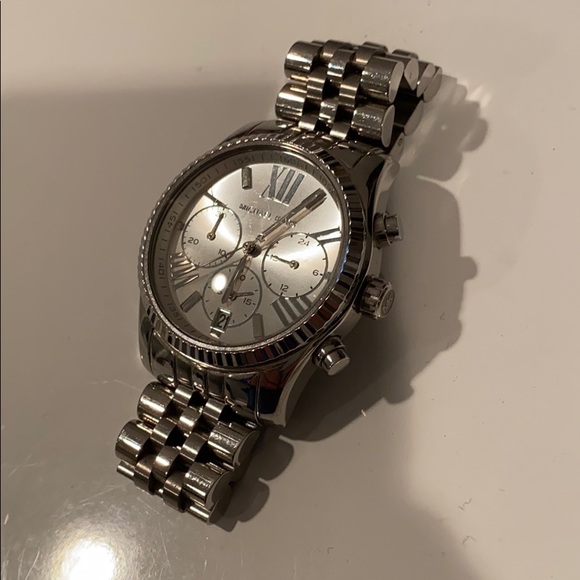 Michael kors silver watch - Picture 2 of 3